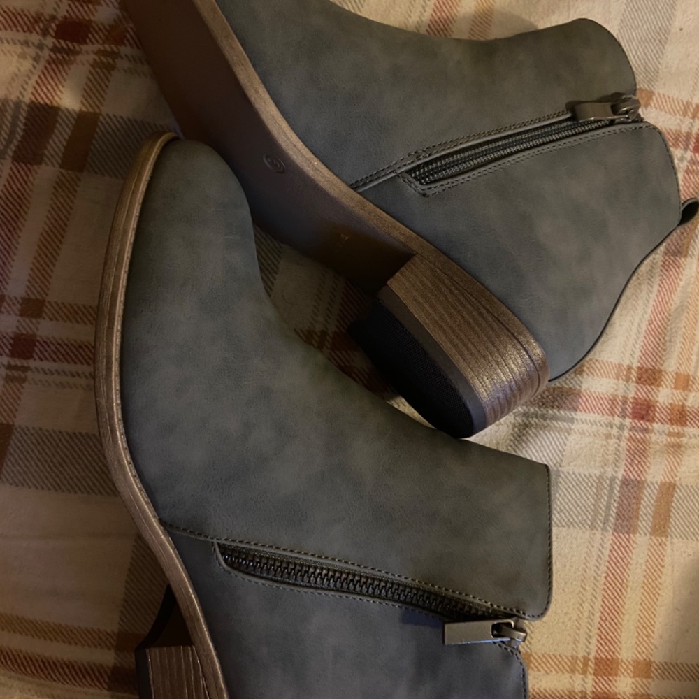 Gray Target Booties - Picture 2 of 3